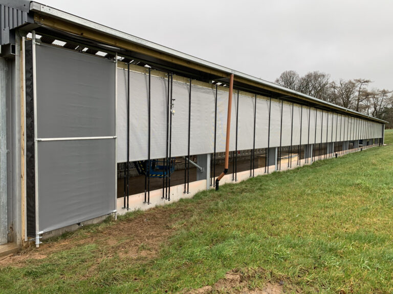 Sistem de ventilație laterală WLU 1 Sistem de ventilație laterală WLU adapost bovine