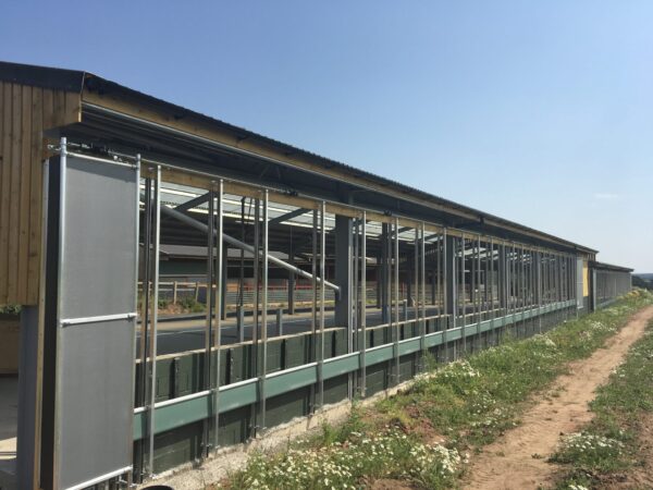 Sistem de ventilație laterală de tip prelată rulantă WLO 2 Sistem de ventilație laterală de tip prelată rulantă WLO – deschidere de sus în jos
